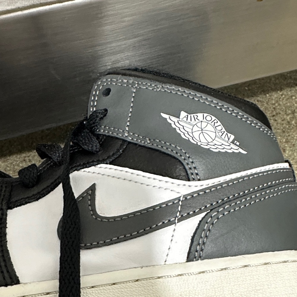 Air Jordon 1 Mid Top Sneakers 5Y - Picture 5 of 7